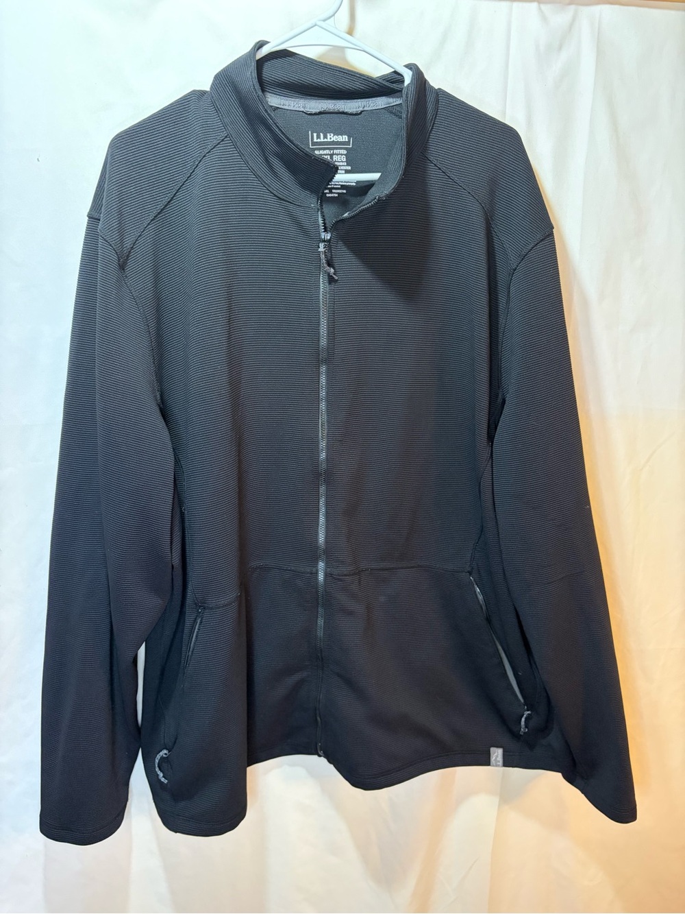 L.L. Bean Men's Black Full-Zip Lightweight Jacket- zip pockets